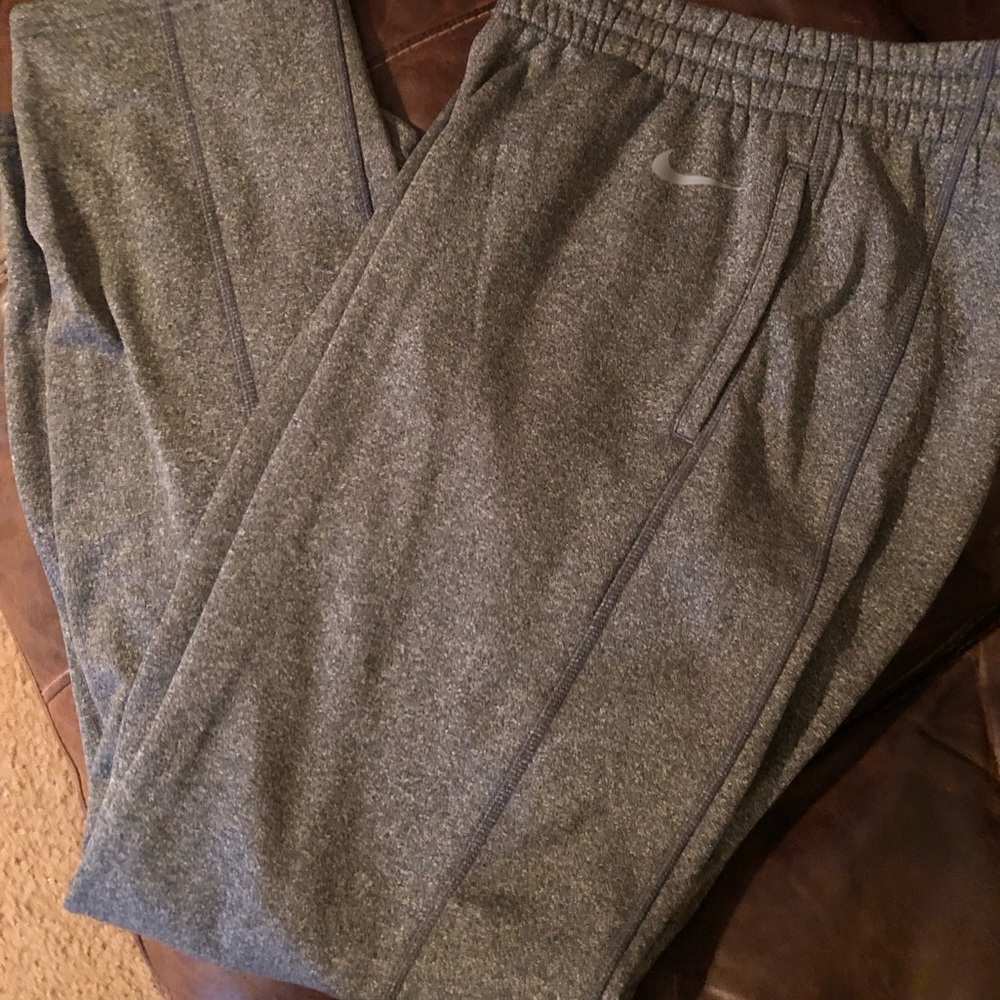 Women’s Nike therma pants